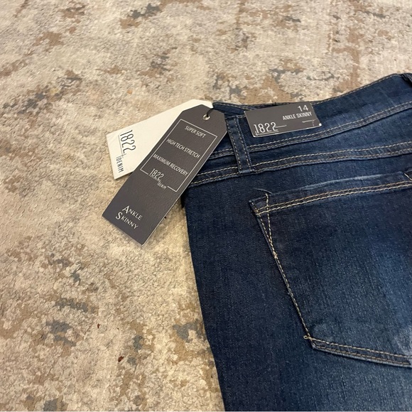 NWT 1822 Denim Dark Blue Straight Jeans - Picture 3 of 4